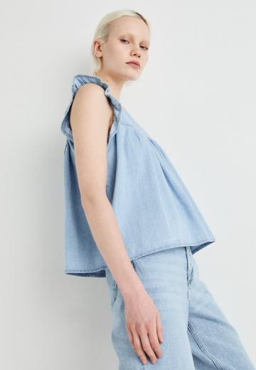 Джинсовая жилетка