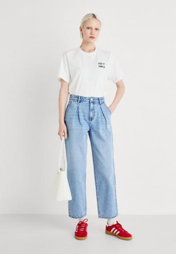 Свободные джинсы