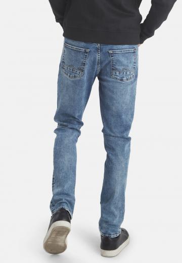Узкие джинсы