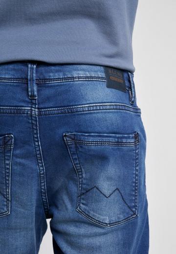 Узкие джинсы