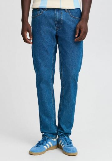 Узкие джинсы