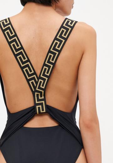 Слитный купальник