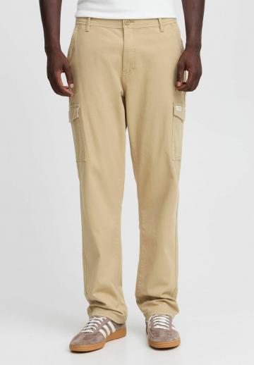 Брюки с накладными карманами