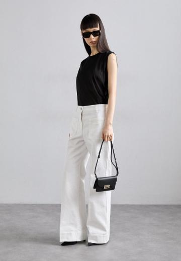 Клешеные джинсы