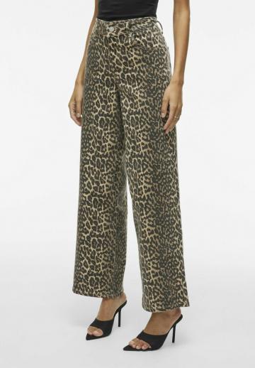 Клешеные джинсы