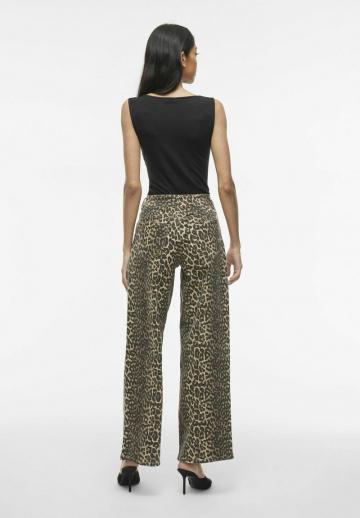 Клешеные джинсы