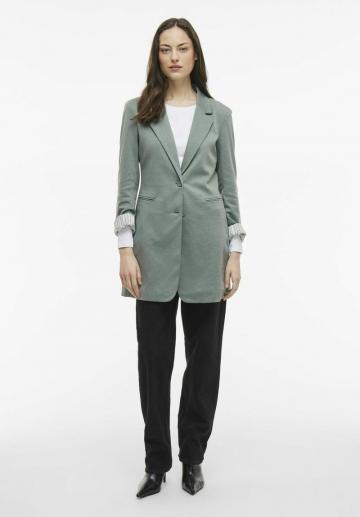 Короткое пальто