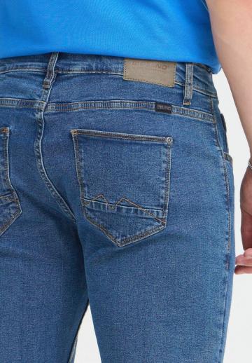 Узкие джинсы