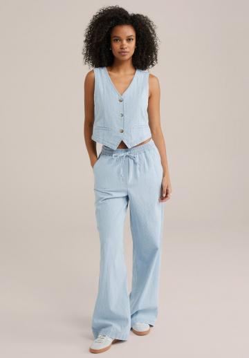 Джинсовая жилетка