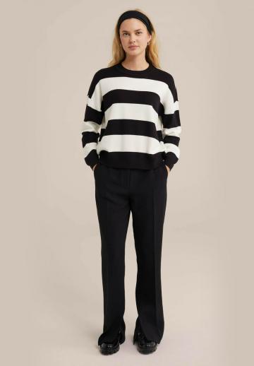 Пуловер в полоску