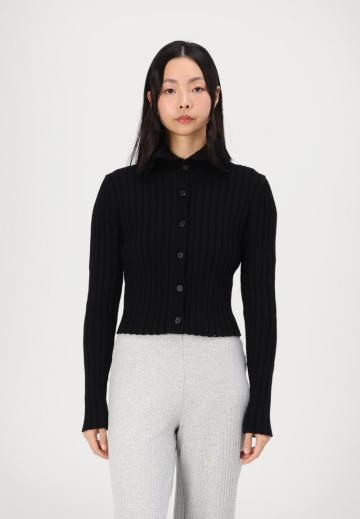 Вязаный жилет