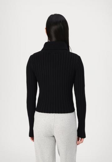 Вязаный жилет