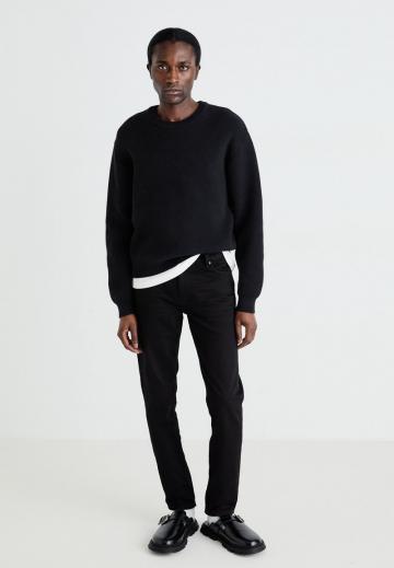 Узкие джинсы