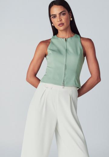 Блузка без рукавов