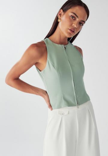 Блузка без рукавов