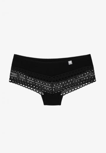 Трусы на бедрах