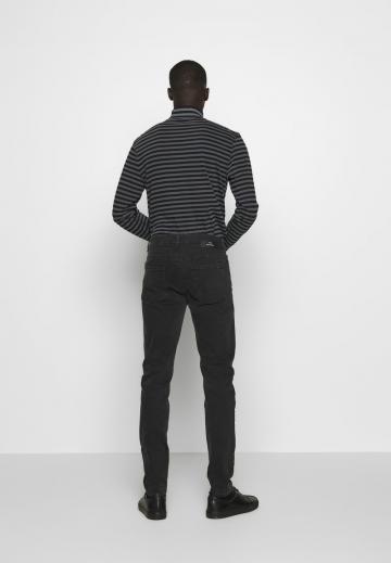 Узкие джинсы