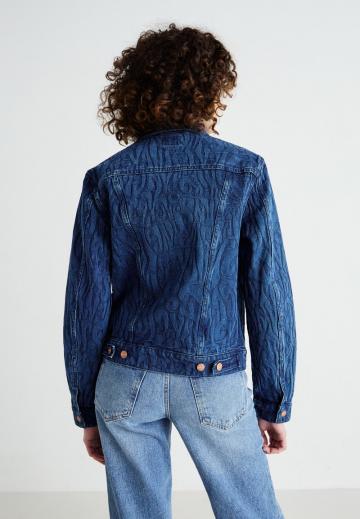Джинсовая куртка