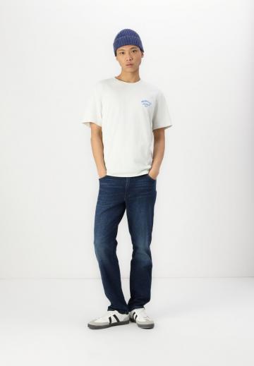 Узкие джинсы