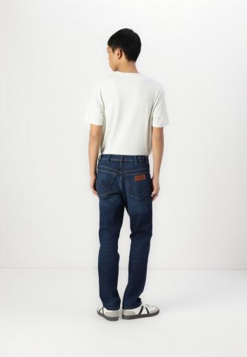 Узкие джинсы