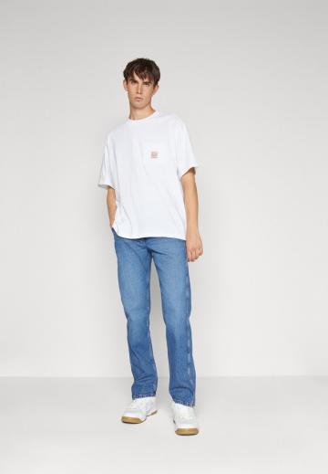 Прямые джинсы