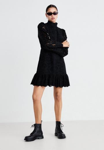 Короткое платье