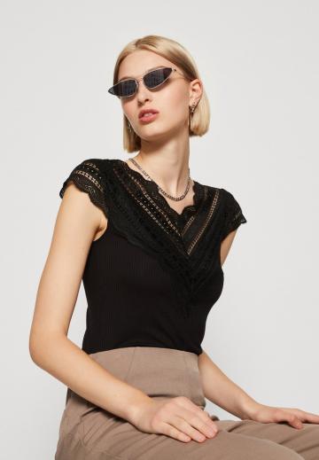 Кружевная блузка