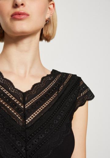 Кружевная блузка