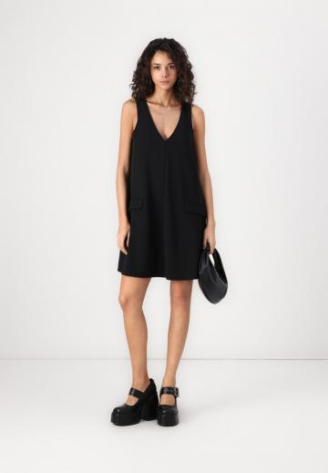 Короткое платье