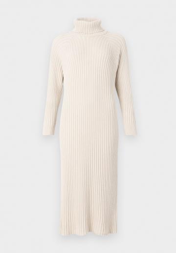 Вязаное платье