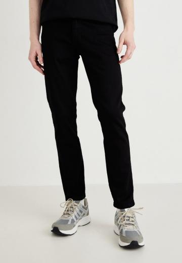 Узкие джинсы