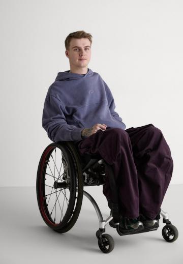 Пуловер с капюшоном