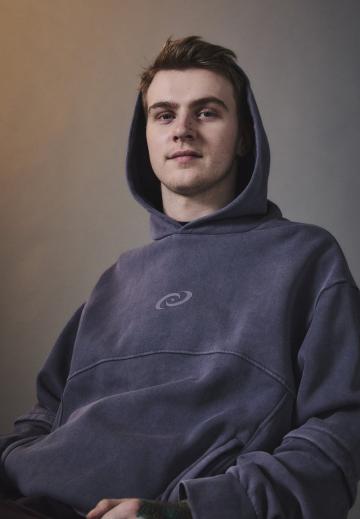 Пуловер с капюшоном