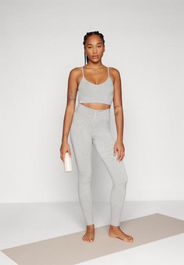 Спортивный бюстгальтер