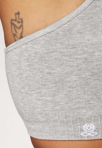 Спортивный бюстгальтер