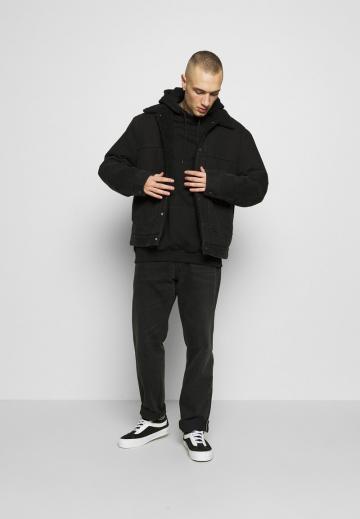 Пуловер с капюшоном