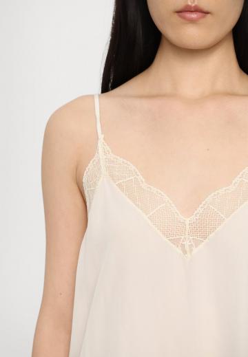 Топ на бретельках