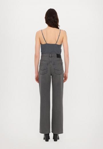 Джинсы бойфренда