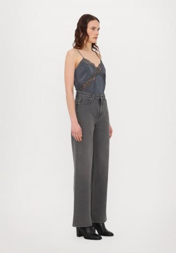 Джинсы бойфренда