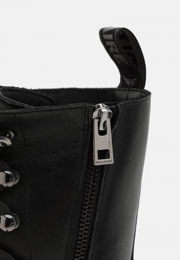 Сапоги на шнуровке