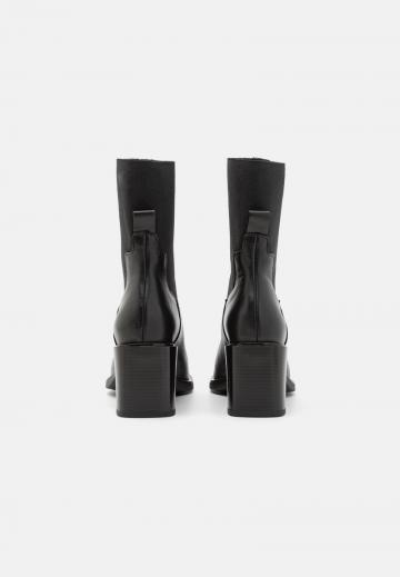 Ковбойские сапожки