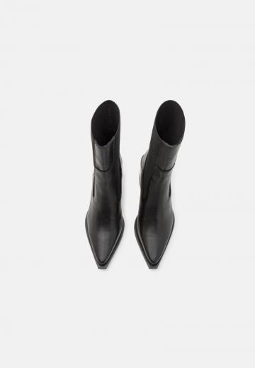 Ковбойские сапожки