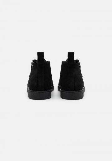 Ботинки на шнуровке