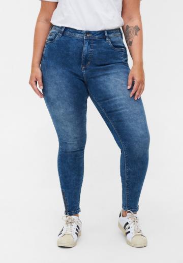 Узкие джинсы