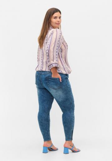 Узкие джинсы