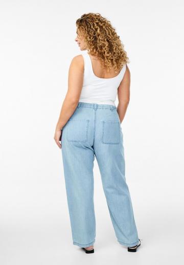 Прямые джинсы