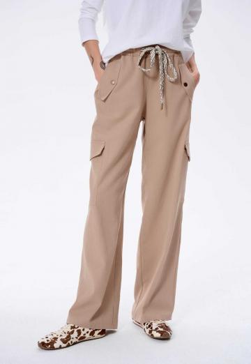 Брюки с накладными карманами