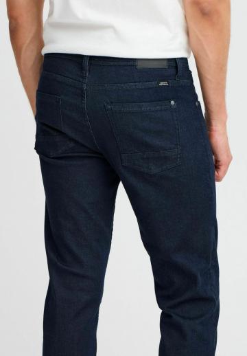 Узкие джинсы