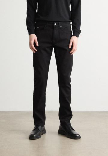 Узкие джинсы