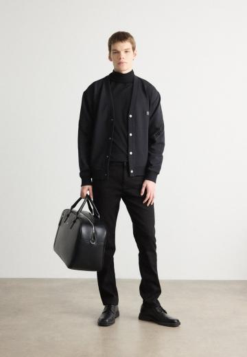 Узкие джинсы